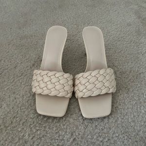 Brand new heeled mule beige